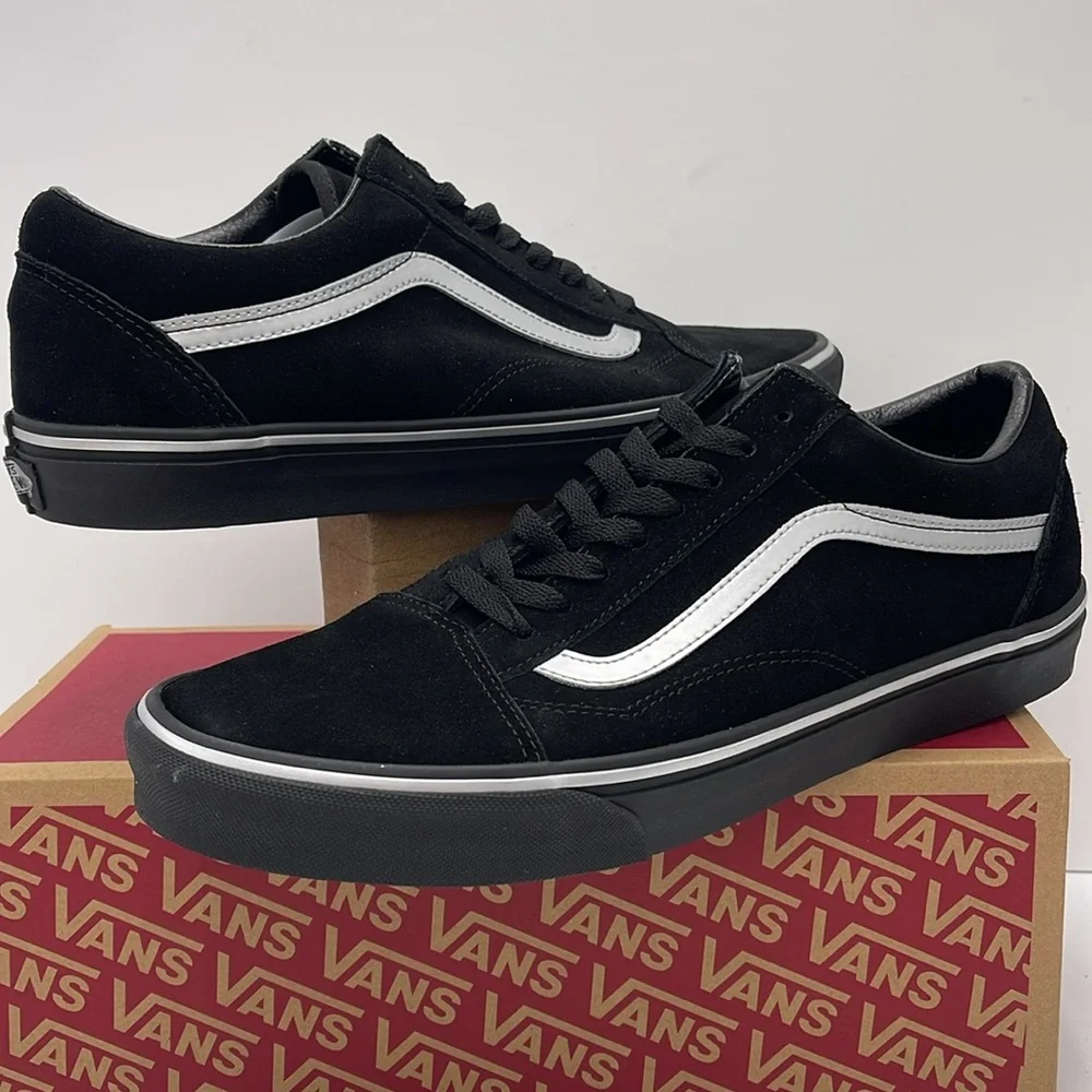 Vans Men’s Black and White Sneakers Old Skool
Metallic Black
VN000CT8BMA - Picture 9 of 16